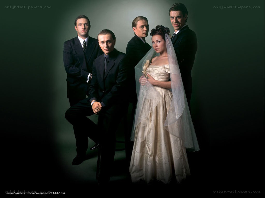 Wedding portrait with groomsmen