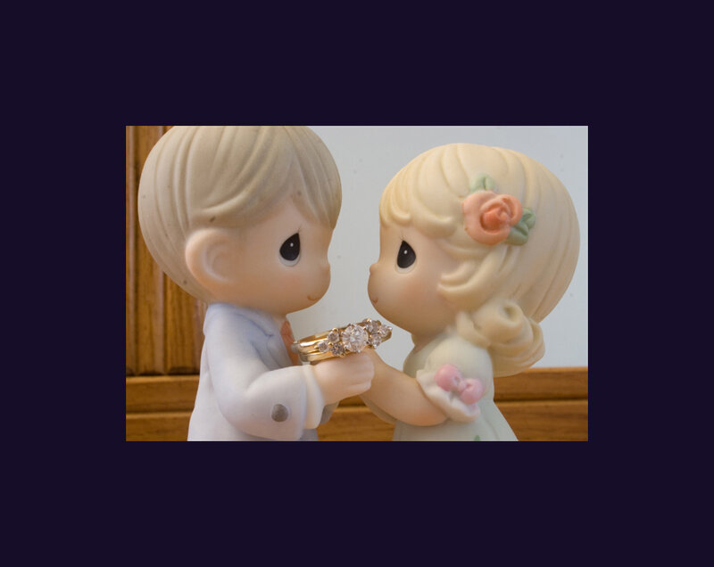 wedding ring figurine
