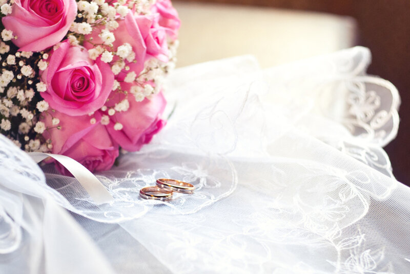 Wedding Rings and Bouquet — Pink
