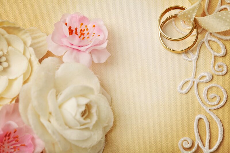 Wedding Rings and Flowers — Cream