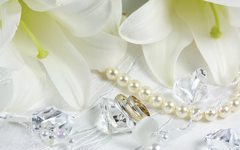 Wedding Rings and Pearls — White, Serene