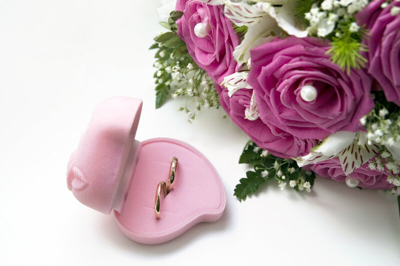 Wedding Rings in Box — Pink