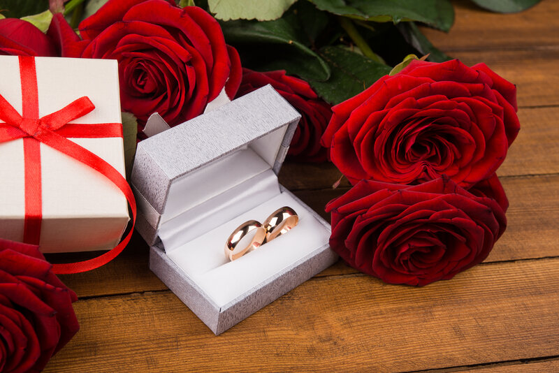 Wedding Rings in Box — Red