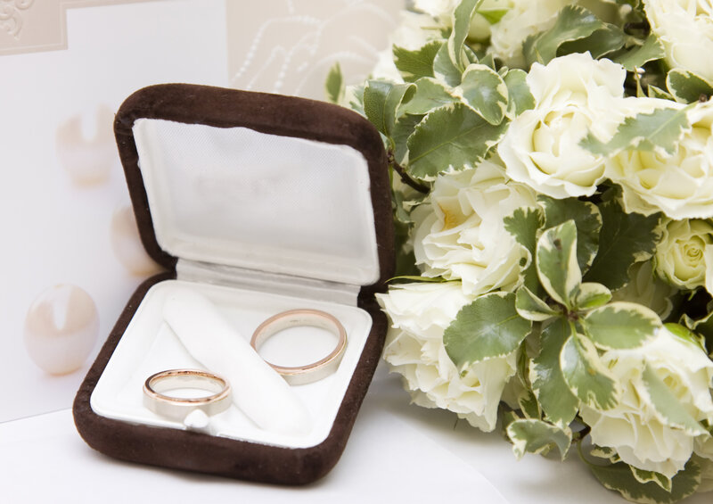 Wedding Rings in Box — White, Serene