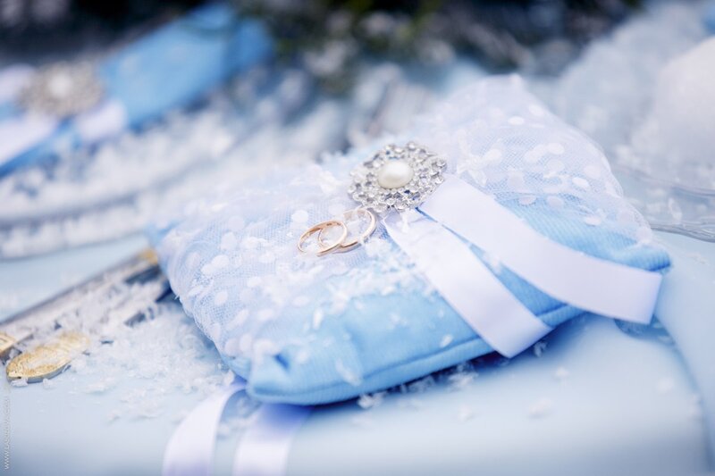 Wedding Rings on Pillow — Blue