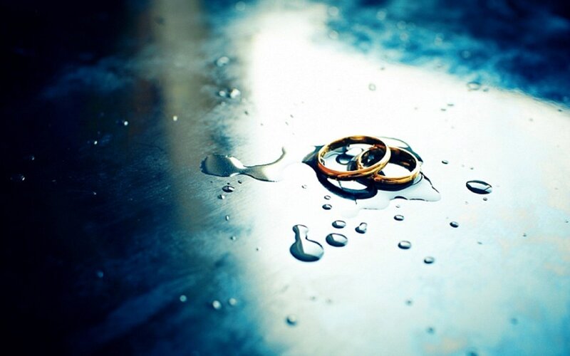 wedding rings on wet surface