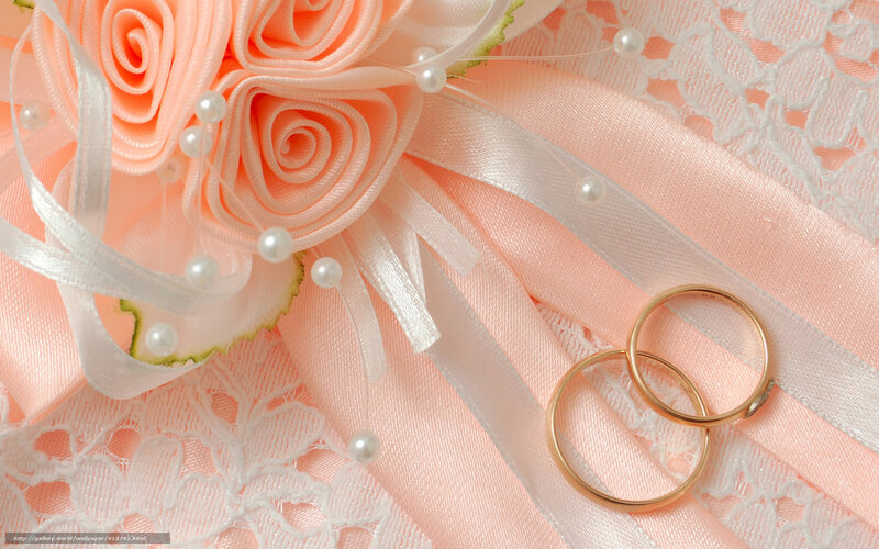 Wedding rings with flowers