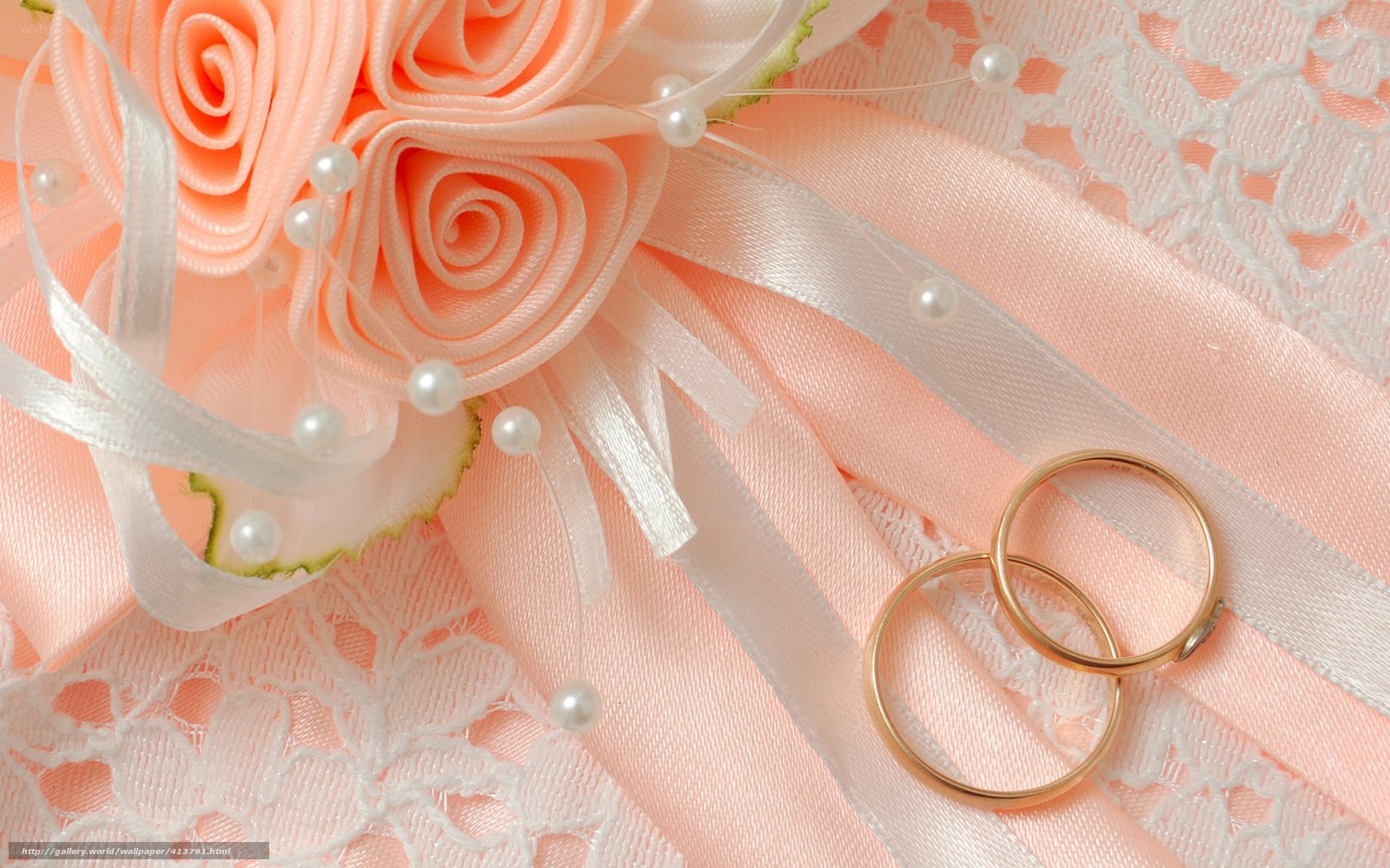 Wedding rings with flowers