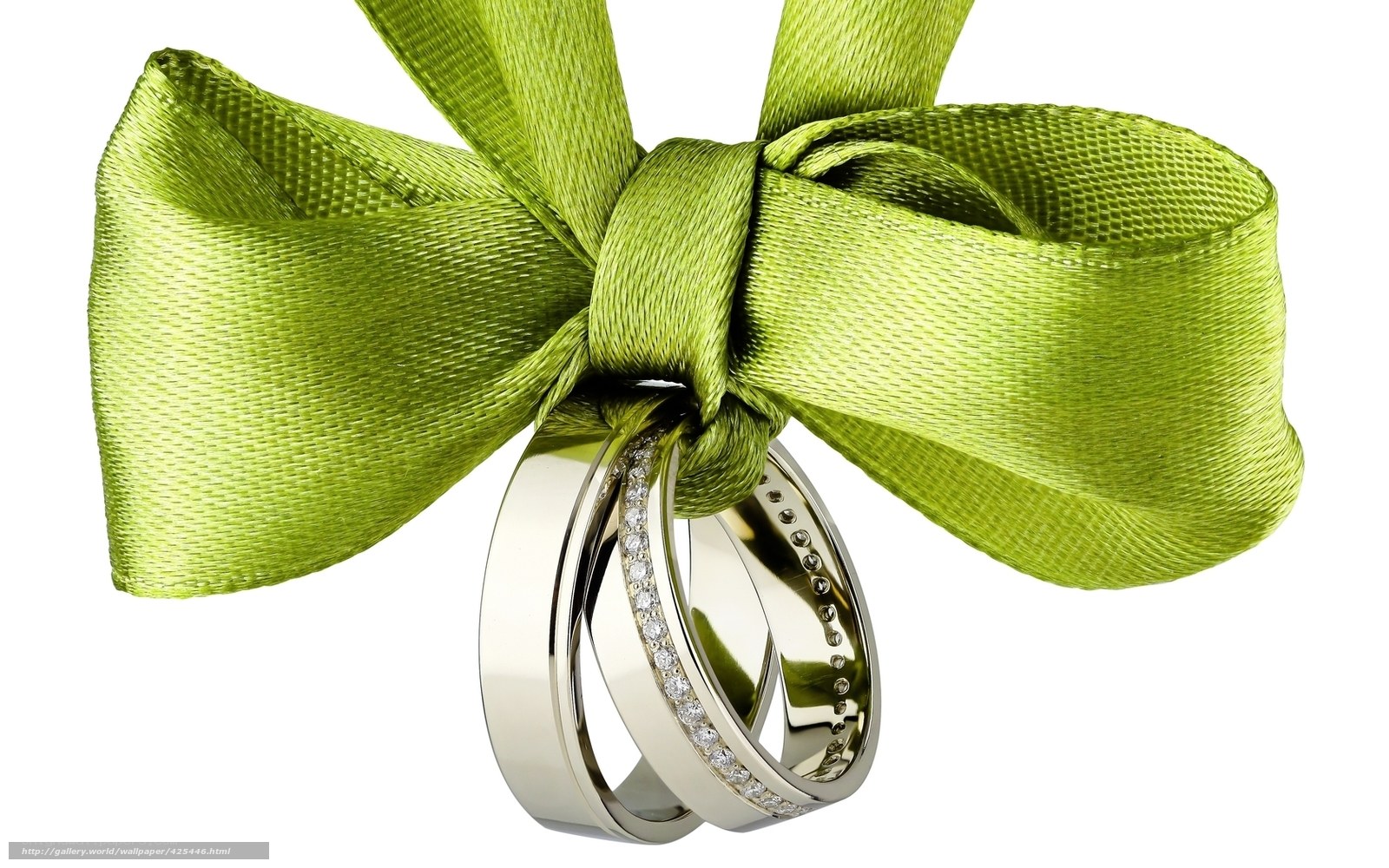 wedding rings with green ribbon