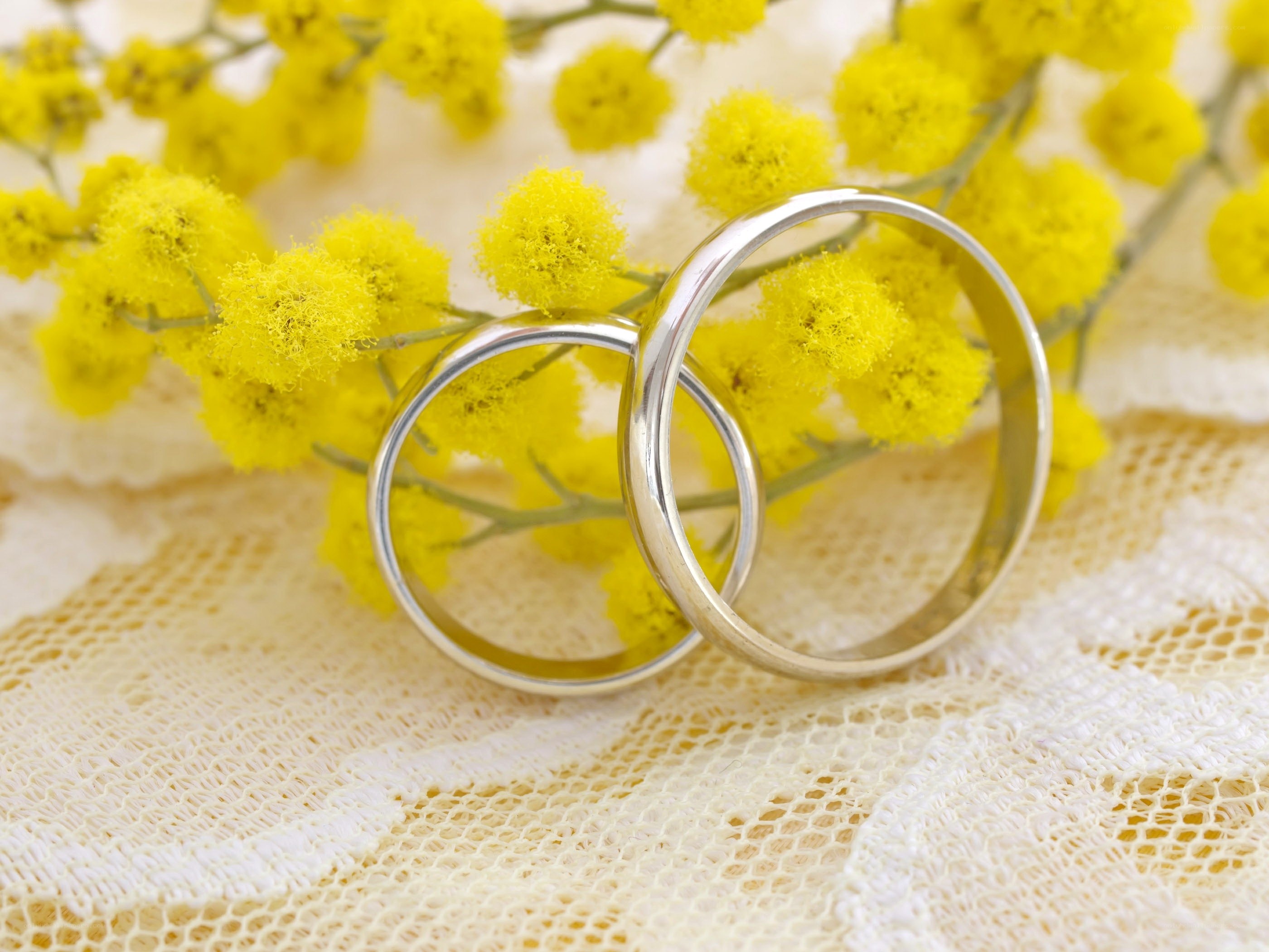Wedding rings with yellow flowers