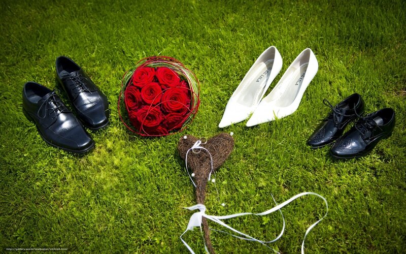 Wedding Shoes and Bouquet — Green
