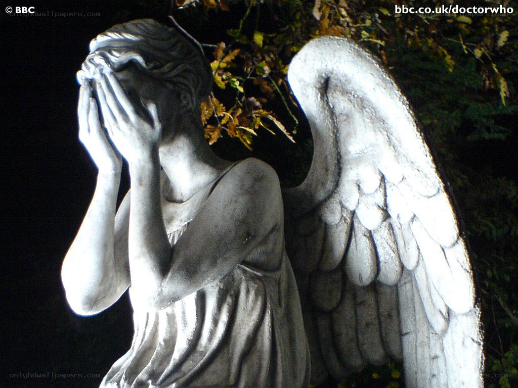 weeping angel statue