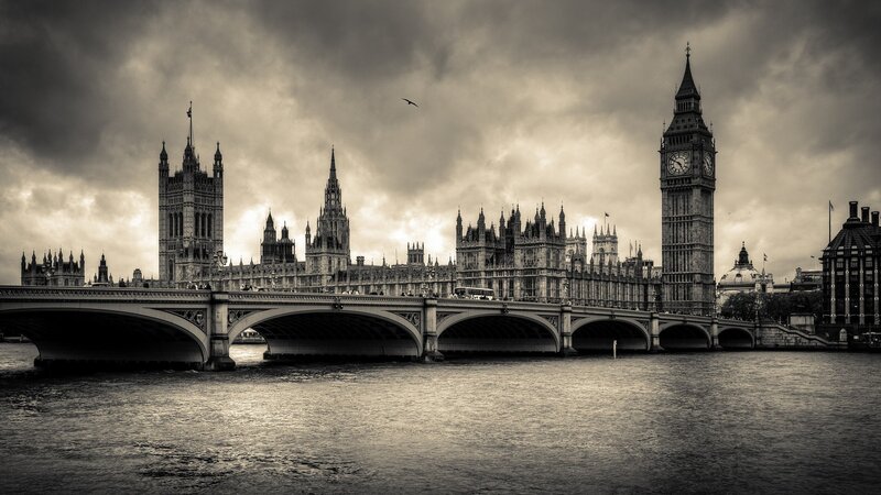 Westminster Bridge and Big Ben — Black