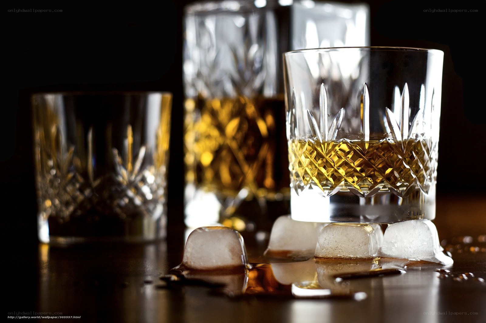 Whiskey glasses with ice