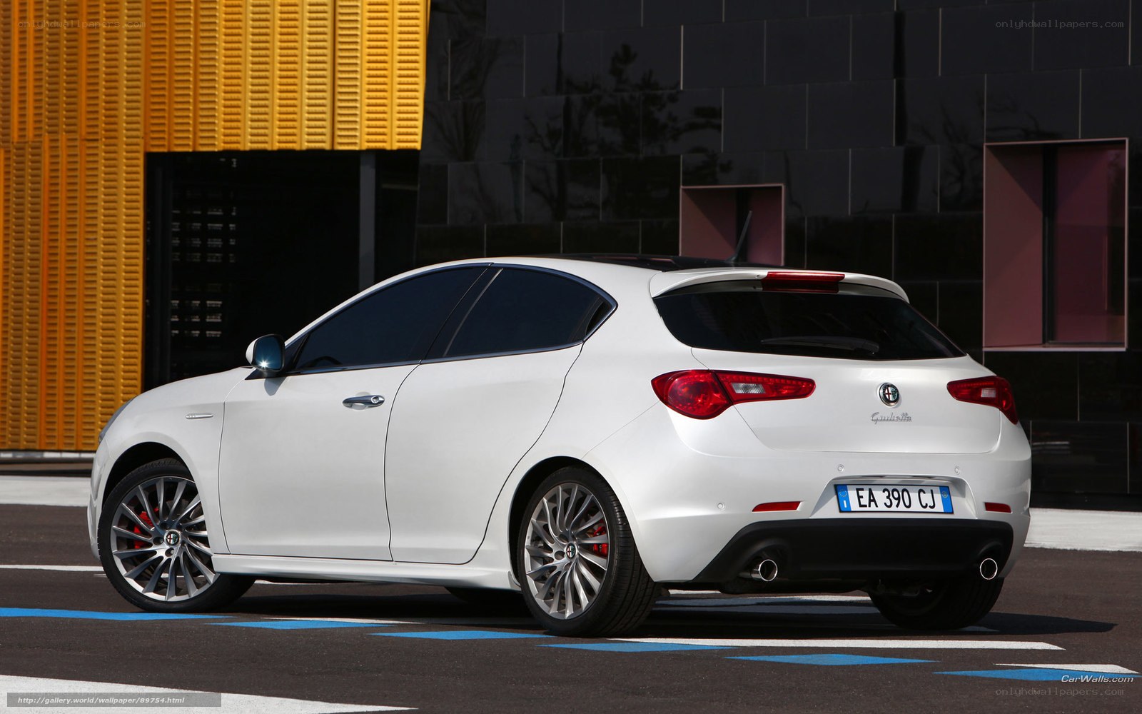 white alfa romeo Giulietta