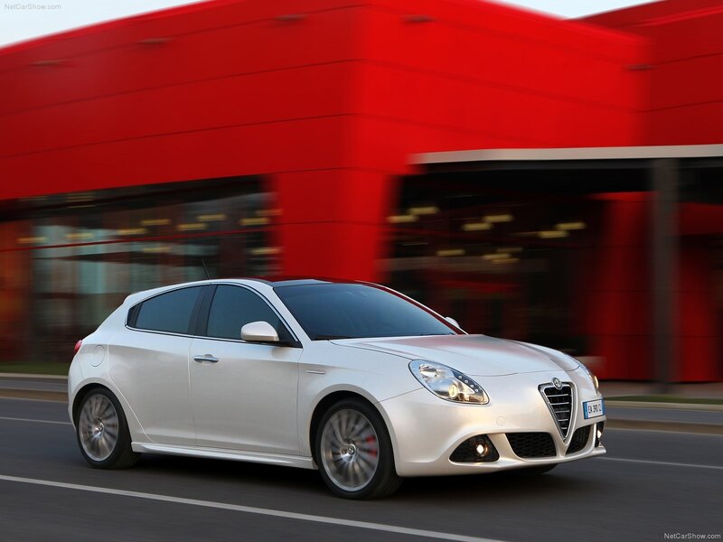 White Alfa Romeo Giulietta in motion