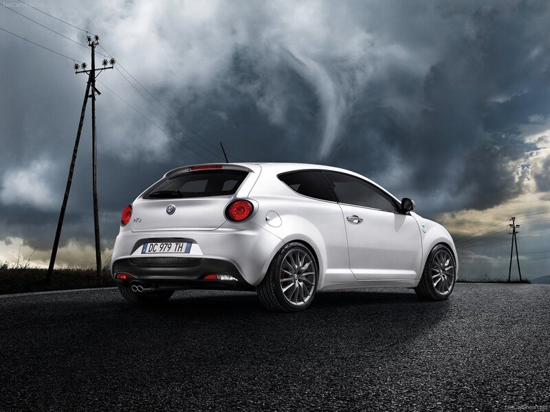 White Alfa Romeo MiTo — Dramatic