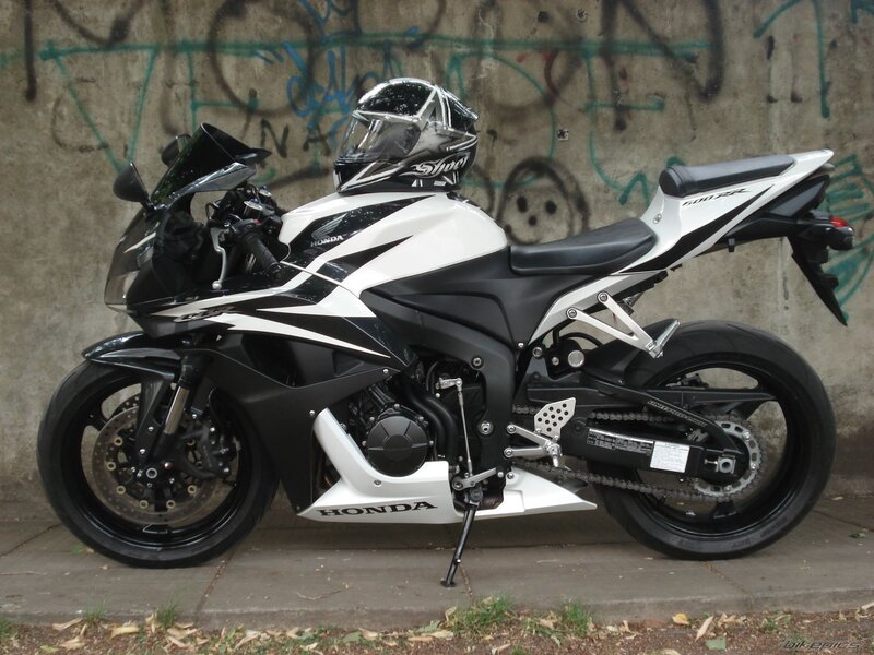 White and black Honda CBR600RR motorcycle