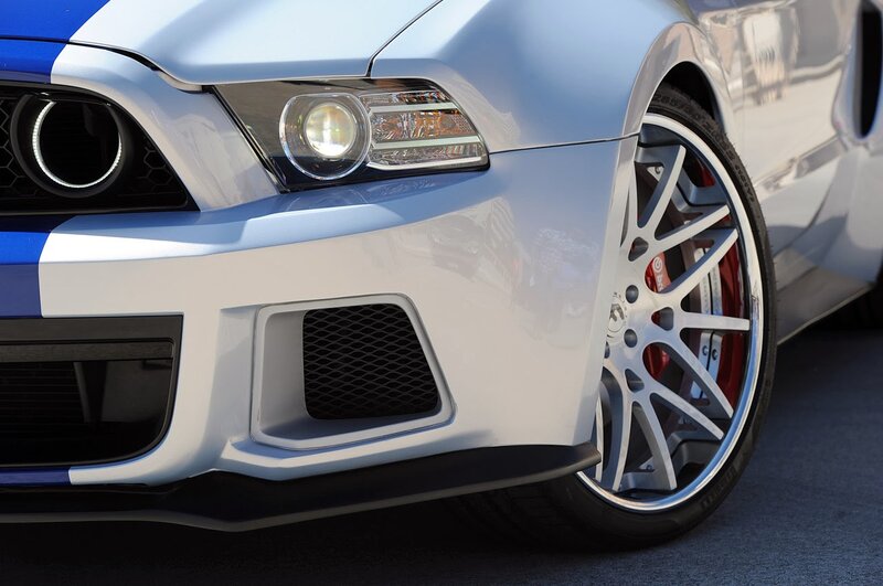 White and Blue Car — Dramatic, Photograph, Headlight