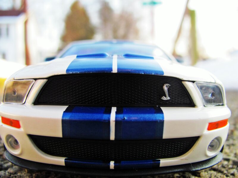 White and Blue Car — Neutral