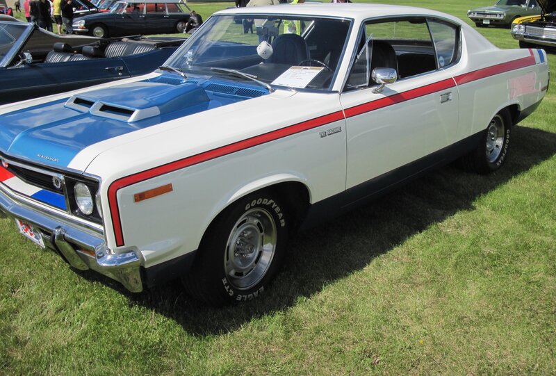 White and Blue Muscle Car — Calm