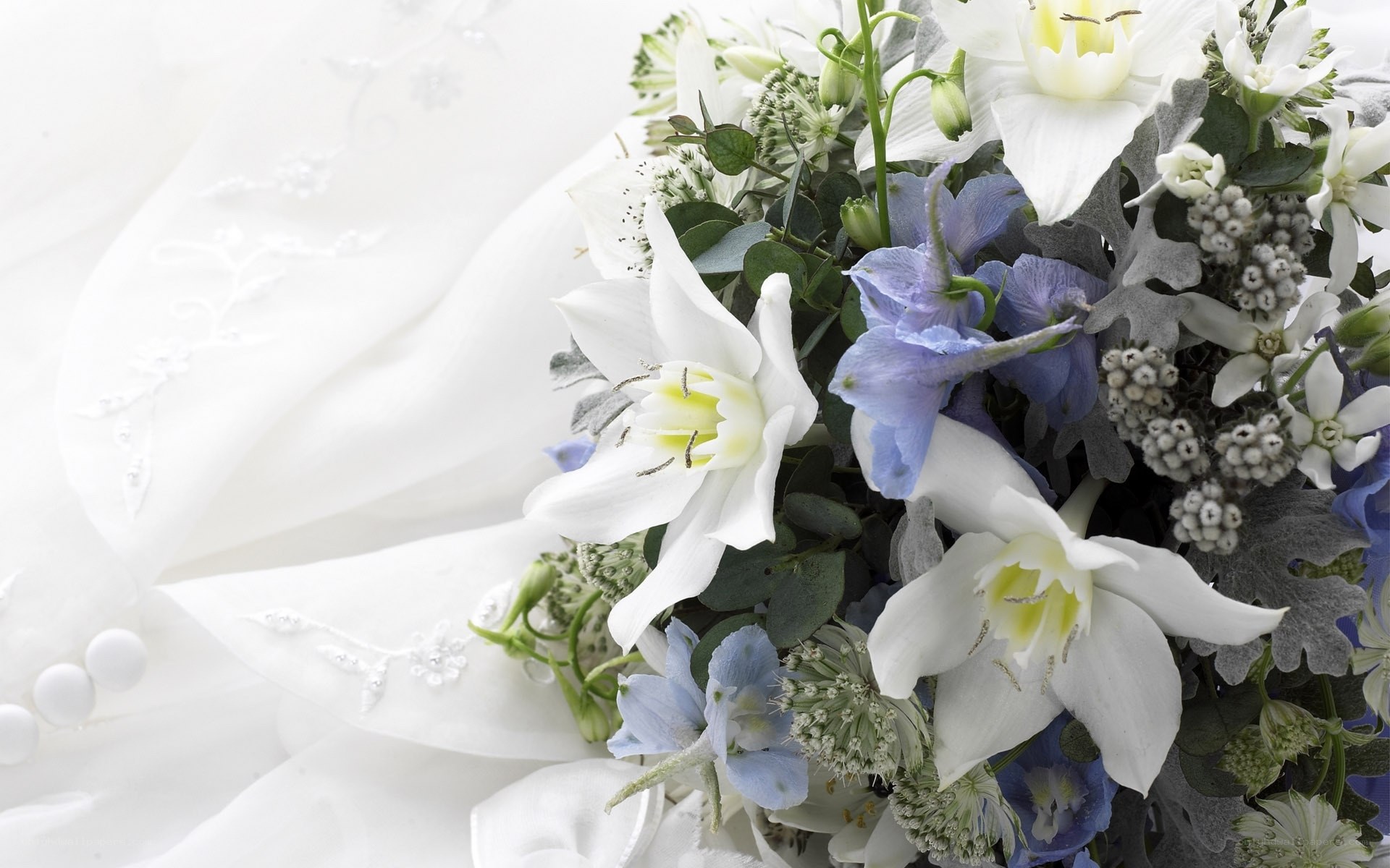 White and blue wedding bouquet
