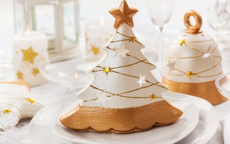 White and Gold Christmas Tree
