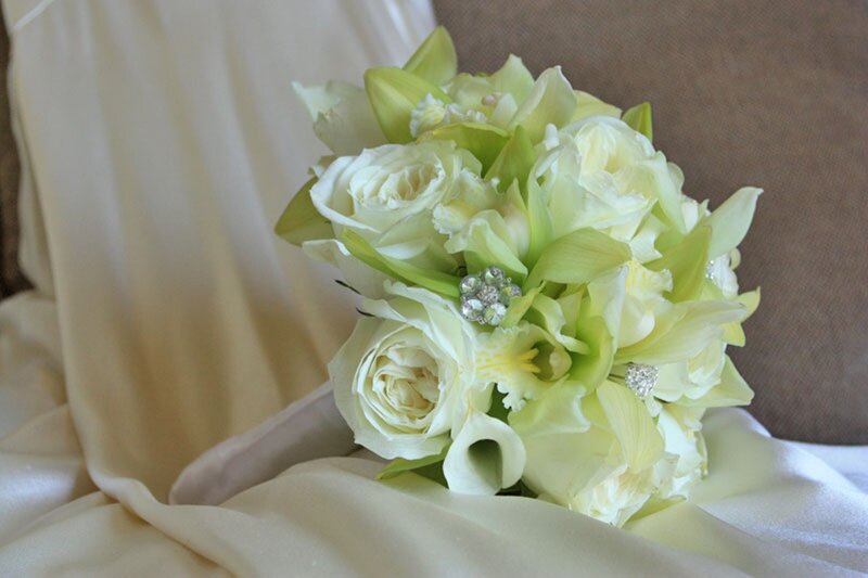 White and Green Flower Bouquet — Serene