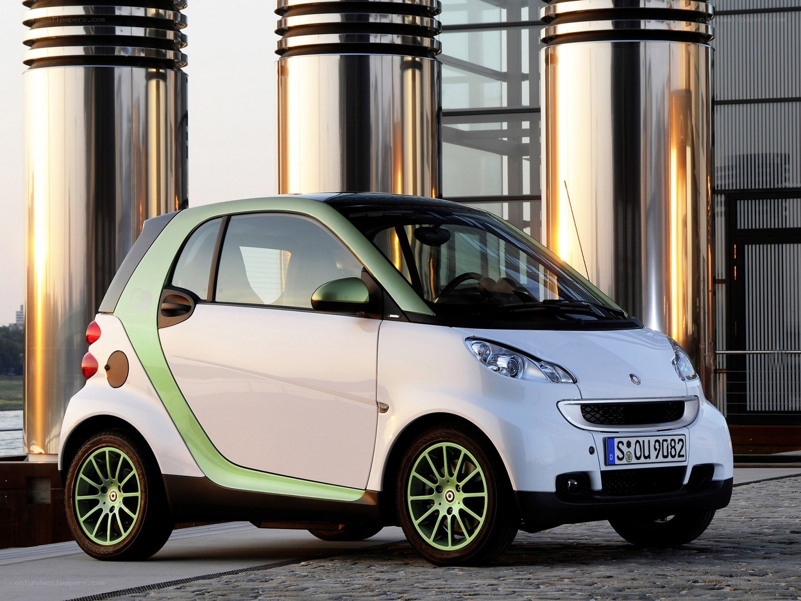 White and green smart car