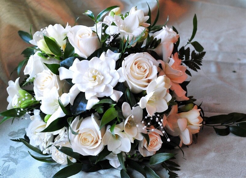 White and Peach Flower Bouquet — Calm