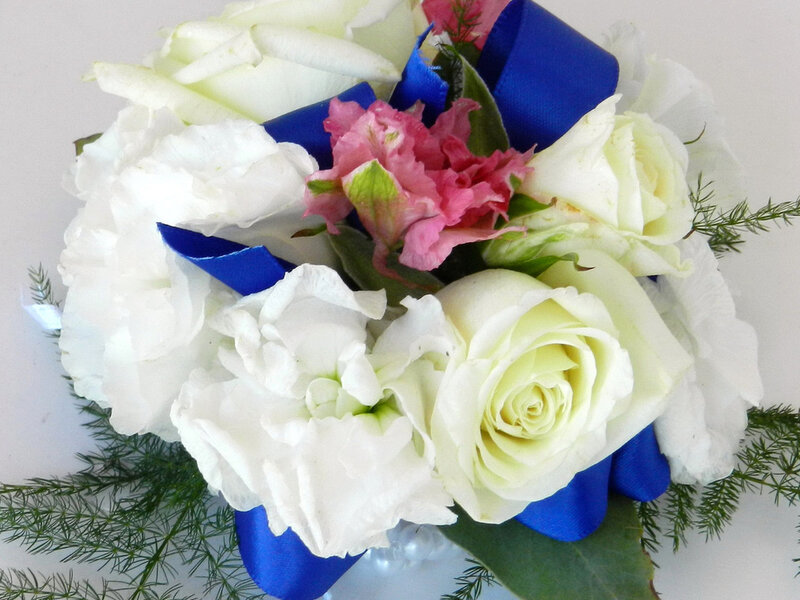 White and Pink Flower Bouquet — Calm