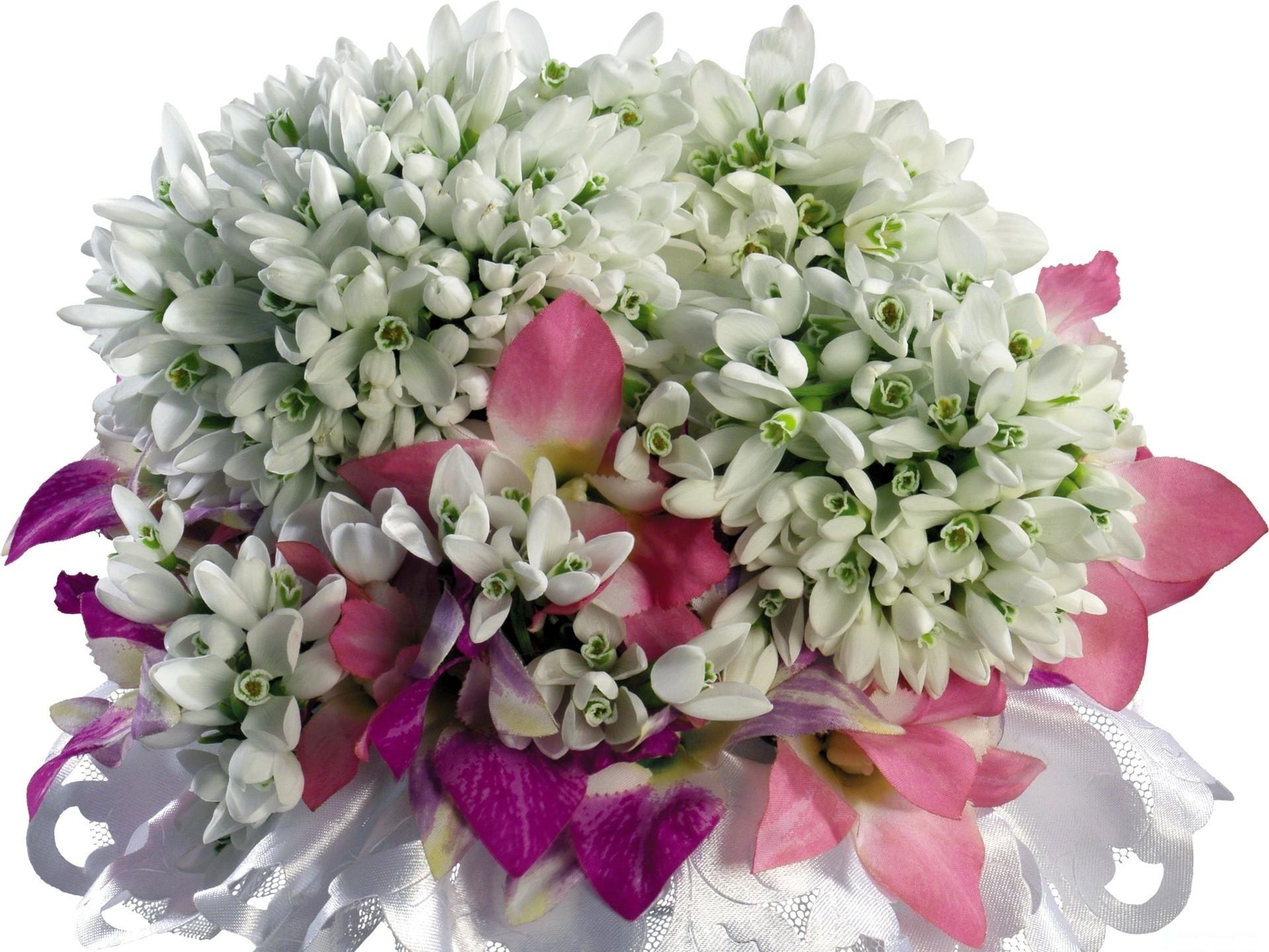 white and pink flower bouquet