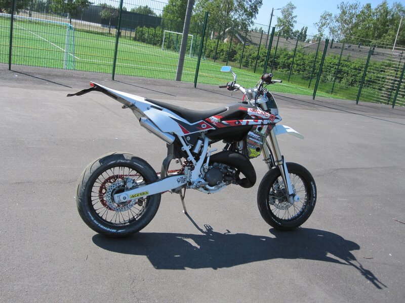 white and red dirt bike