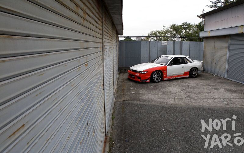 white and red drift car