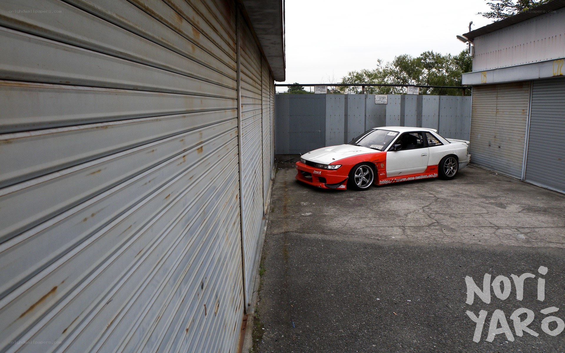 white and red drift car