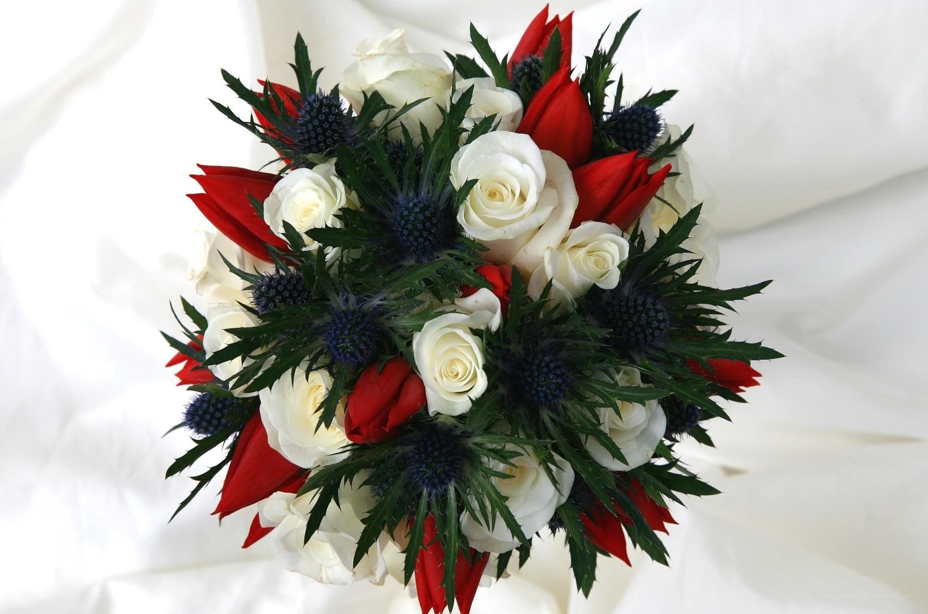 white and red flower bouquet