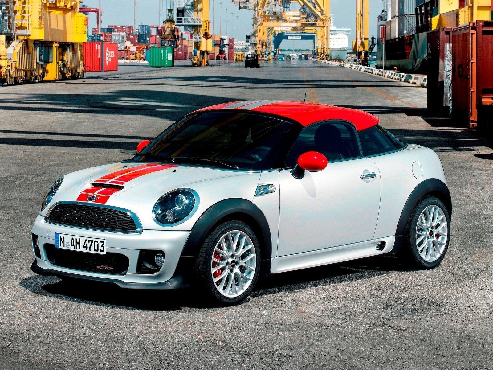 White and red MINI Cooper S