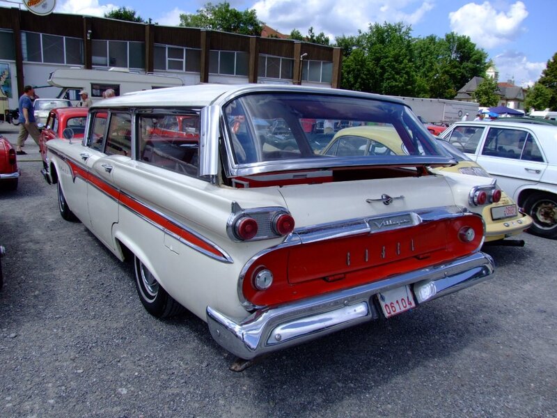 White and Red Station Wagon
