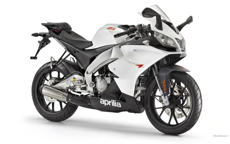 white aprilia rsv4 motorcycle