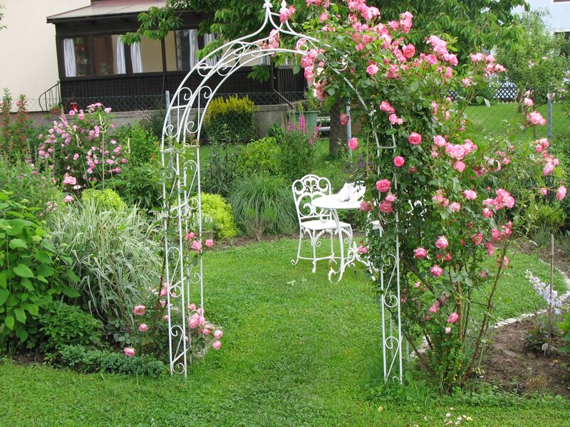 White Arbor with Roses — Green