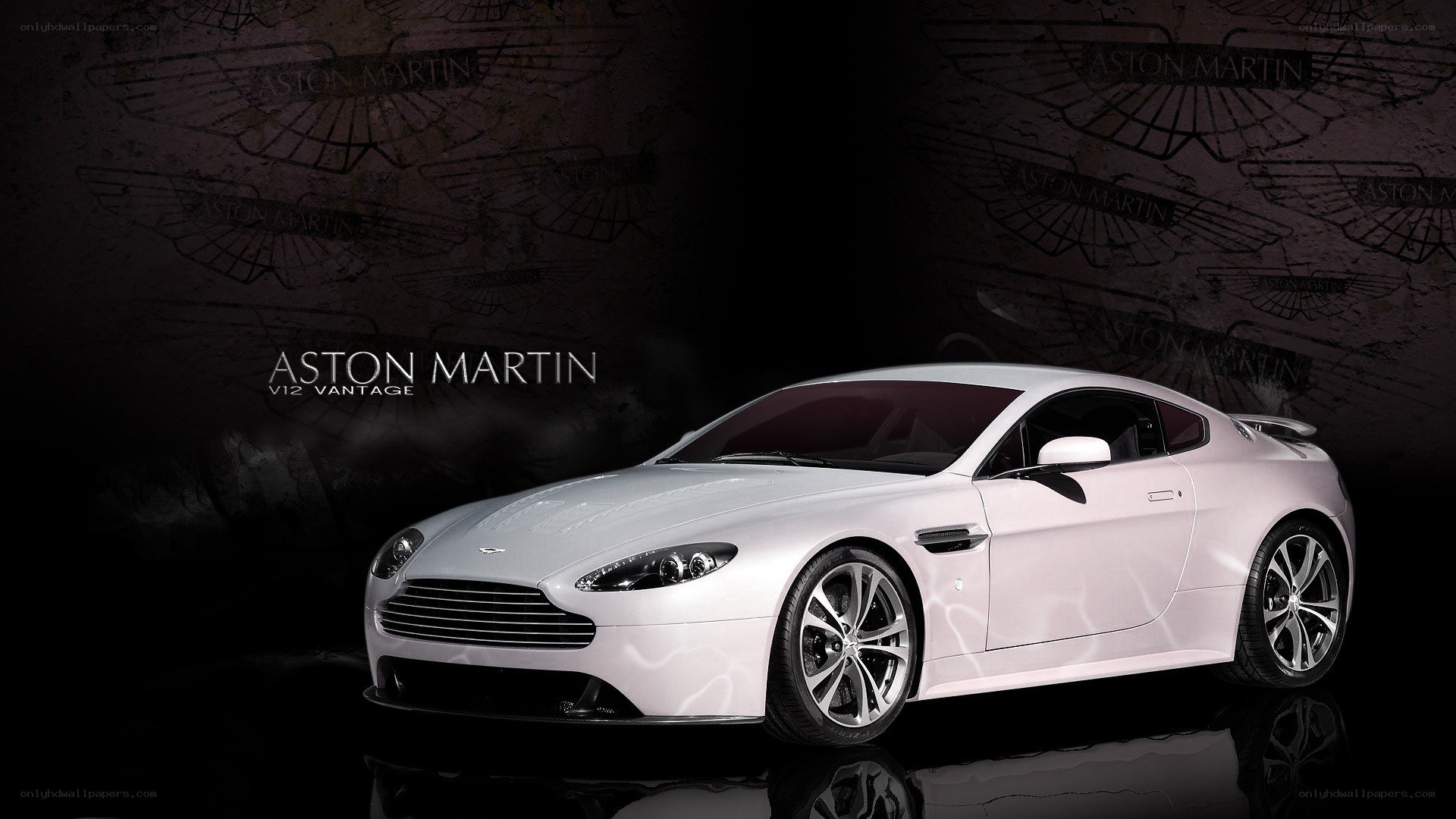 White Aston Martin V12 Vantage