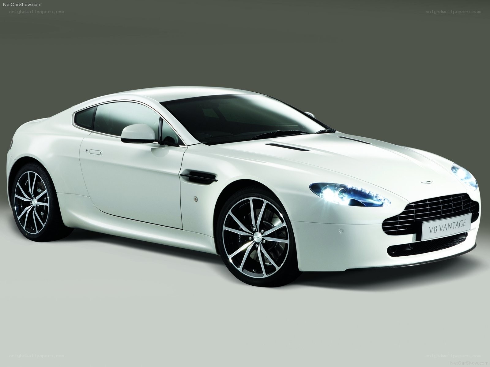 White Aston V8 Vantage