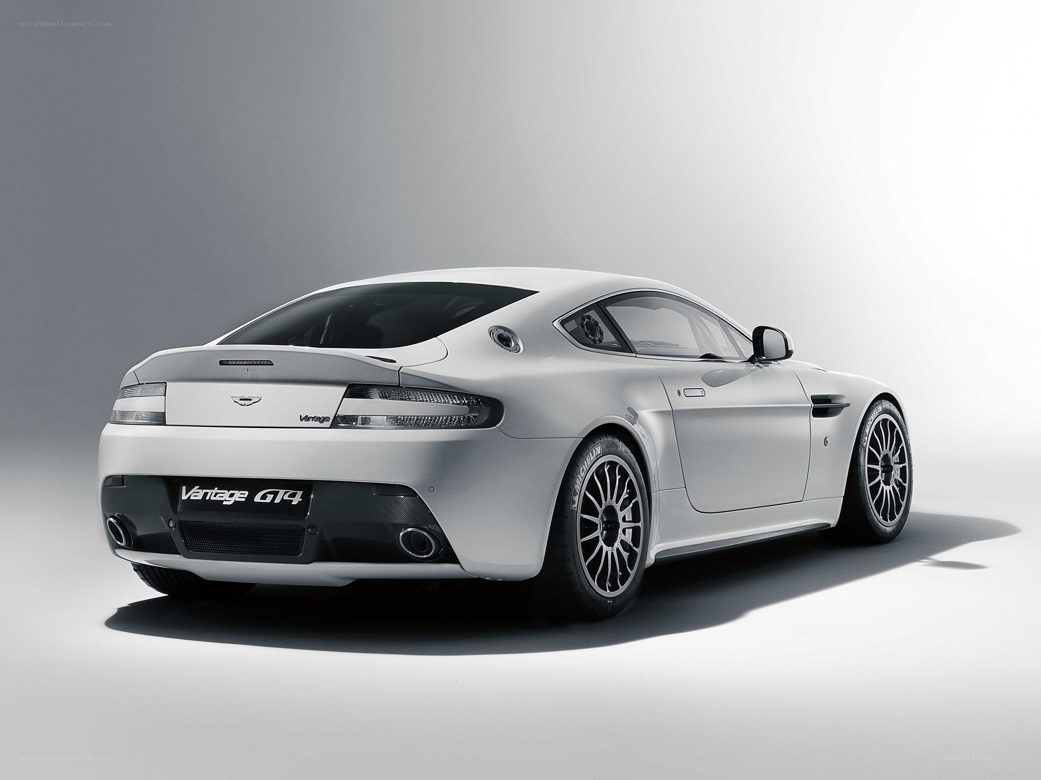 White Aston Vantage GT4