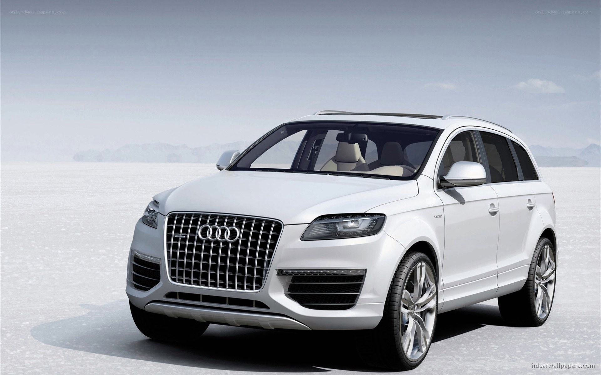 White Audi Q7 in desert