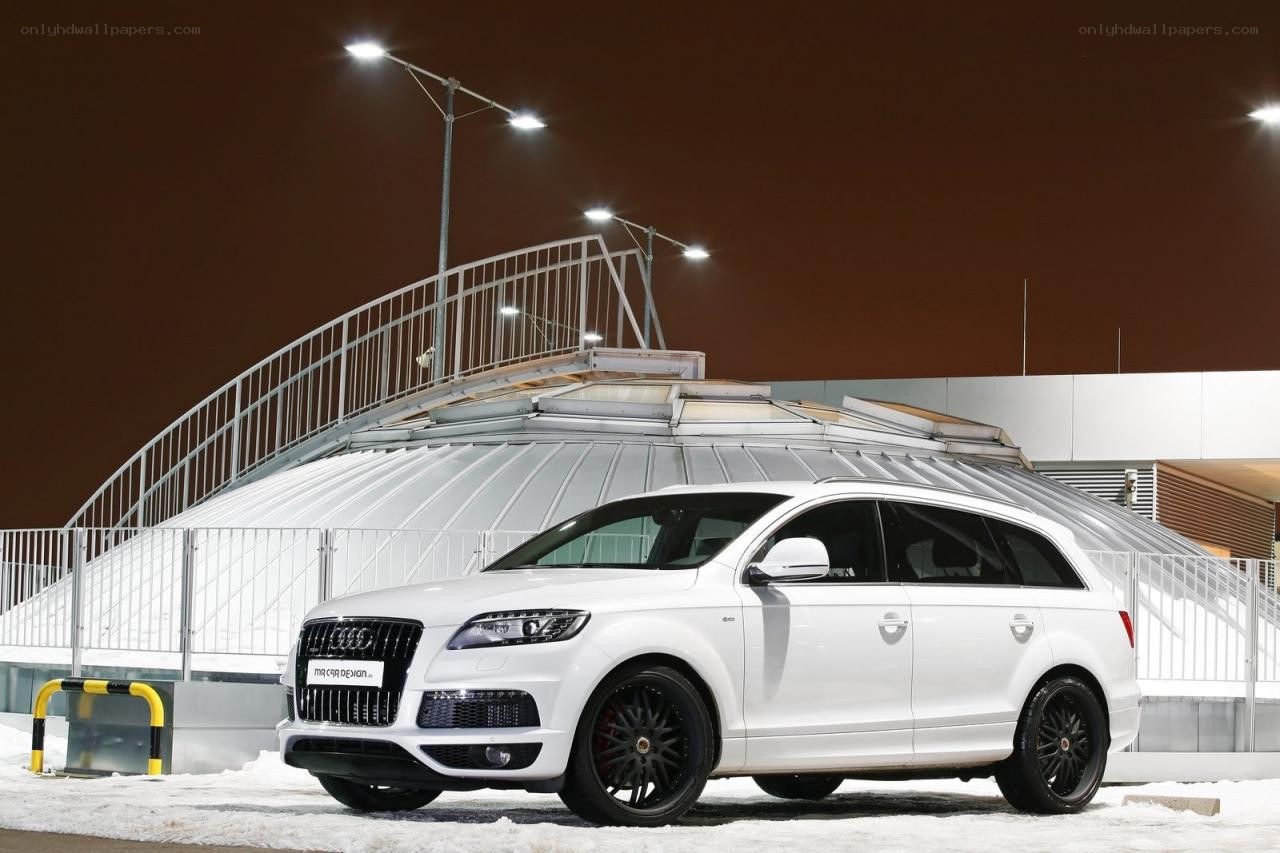 White Audi Q7 in snowy setting