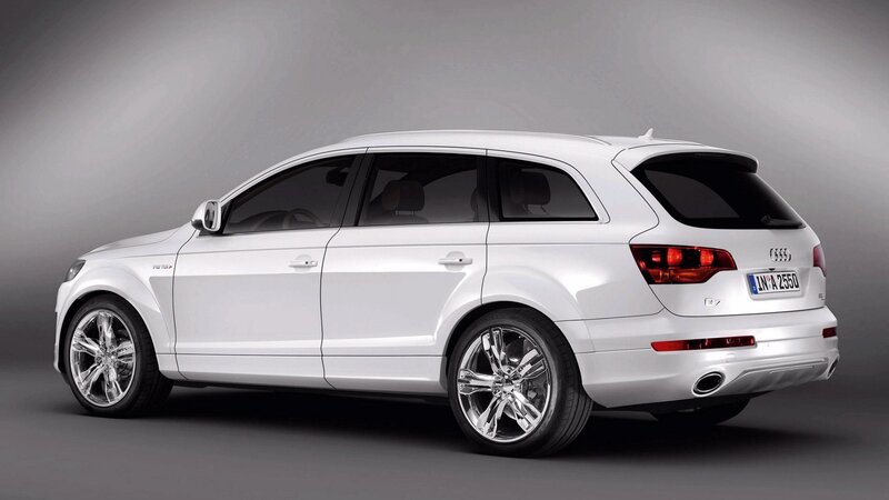 white audi q7 suv