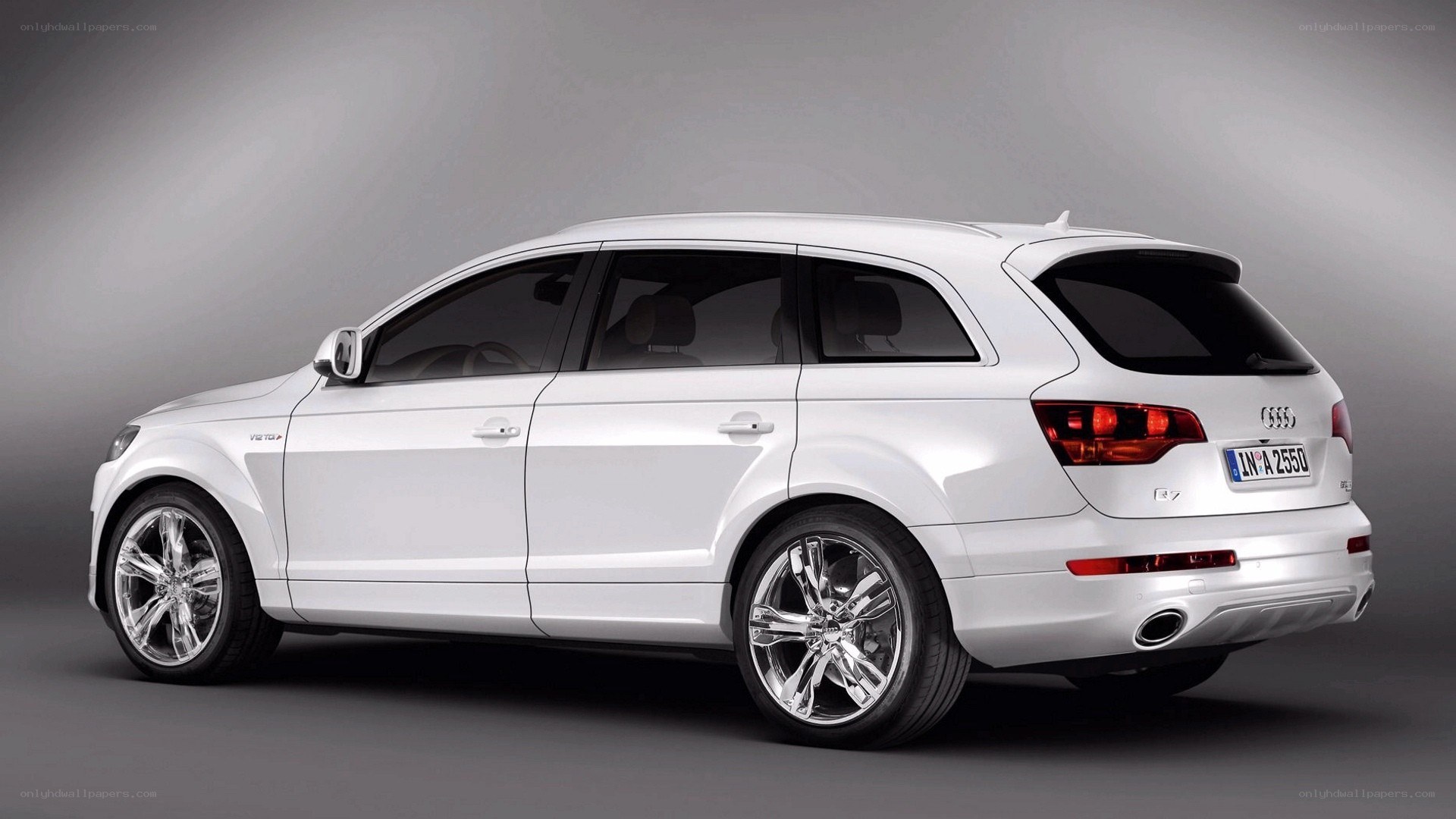white audi q7 suv