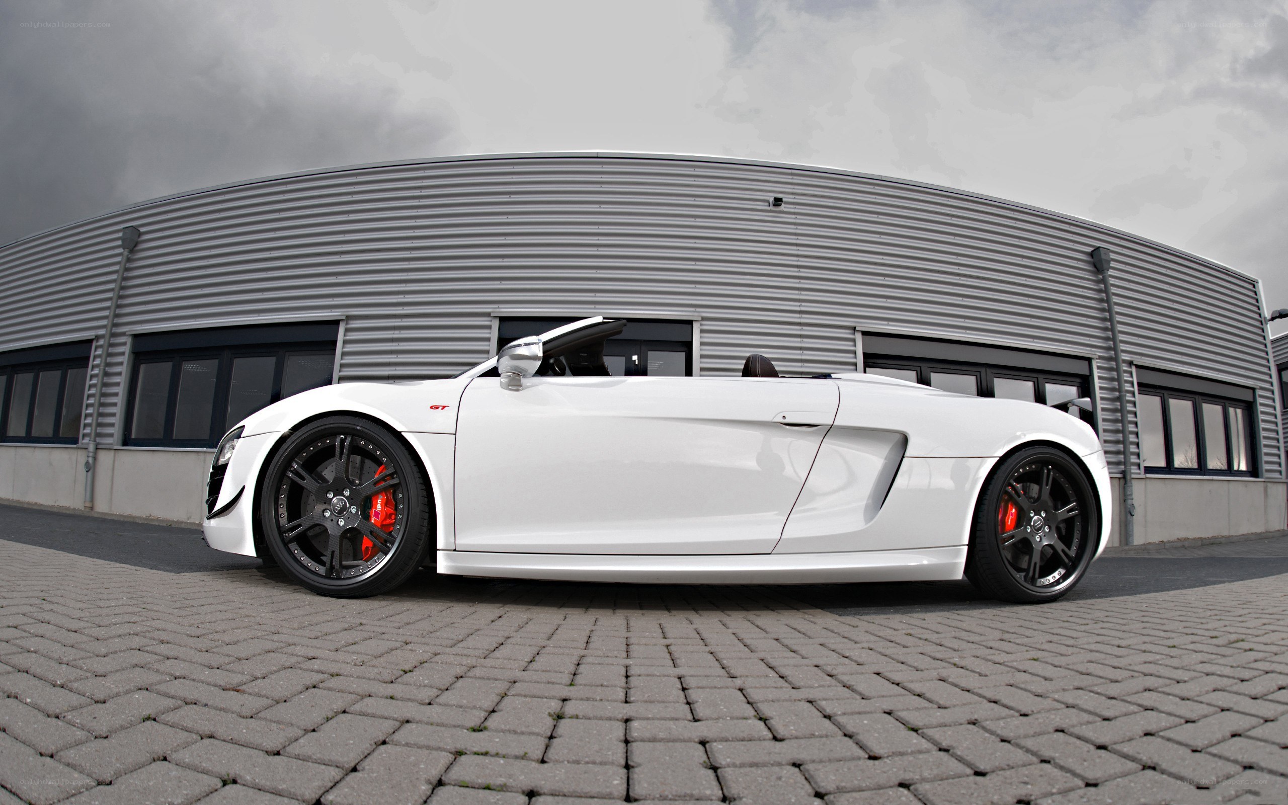 white audi r8 convertible