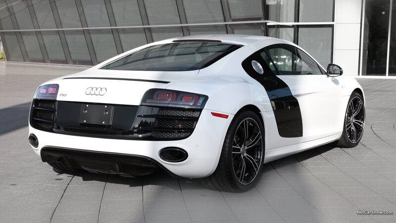 white audi r8 sports car