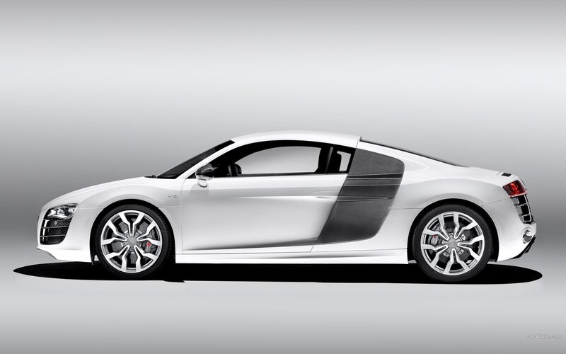 white audi r8 sports car